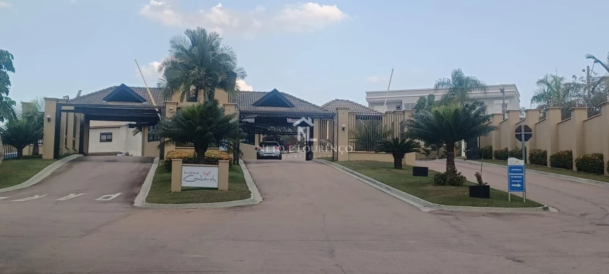 Foto 12: Casa Térrea de Esquina no Condomínio Cambarah | 245m² - 3 Suítes, Área Gourmet e Quintal Amplo