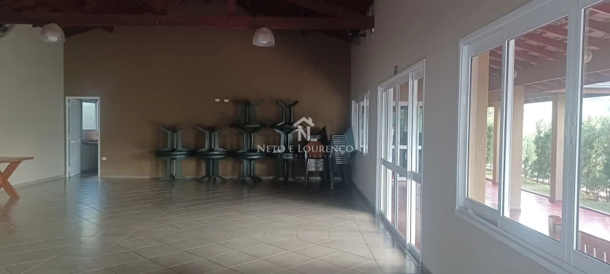 Foto 17: Casa Térrea de Esquina no Condomínio Cambarah | 245m² - 3 Suítes, Área Gourmet e Quintal Amplo