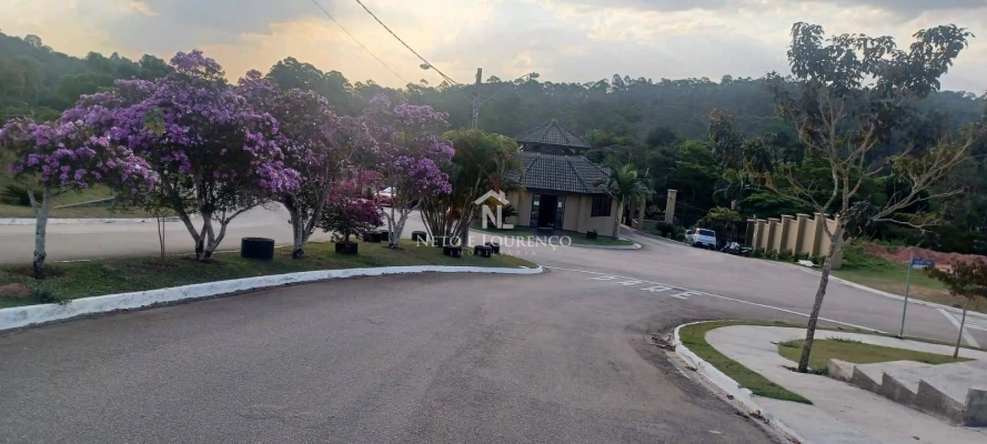 Foto 33: Casa Térrea de Esquina no Condomínio Cambarah | 245m² - 3 Suítes, Área Gourmet e Quintal Amplo