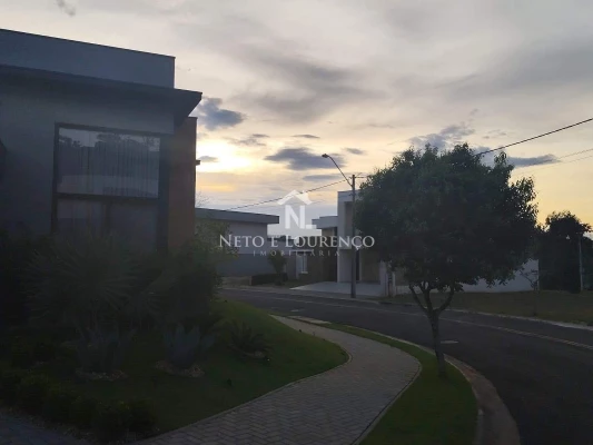 Foto 1: Casa terrea, nova, condominio fechado, ar condicionado, toda decorada, conceito americano. Esquina 