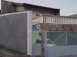 Imagem Casa térrea à venda com 3 dormitórios e 4 vagas de garagem no Jardim Esperança – Jundiaí/SP